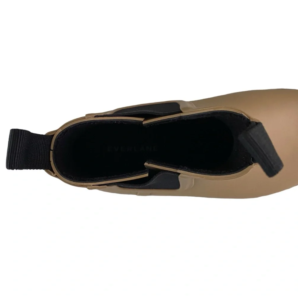 Everlane The Rain Boot in Golden Oak ankle height Chelsea rubber tan and black 8